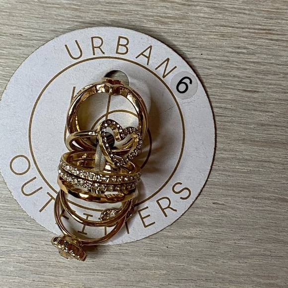 *Urban Outfitters 7 Piece Ring Set - Picture 1 of 8